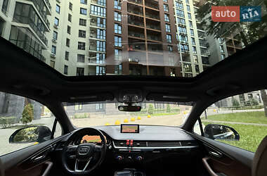 Внедорожник / Кроссовер Audi Q7 2016 в 