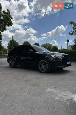 Внедорожник / Кроссовер Audi Q7 2021 в 