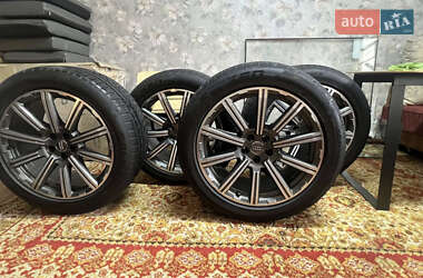 Внедорожник / Кроссовер Audi Q7 2017 в 