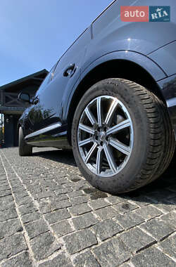 Внедорожник / Кроссовер Audi Q7 2015 в 