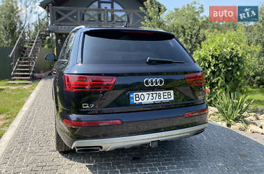 Внедорожник / Кроссовер Audi Q7 2015 в 