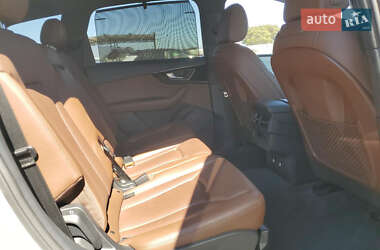 Позашляховик / Кросовер Audi Q7 2018 в 