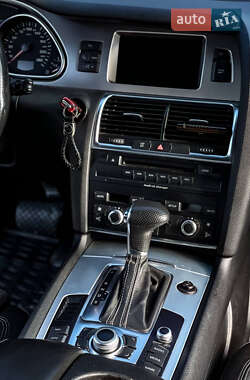 Позашляховик / Кросовер Audi Q7 2007 в 