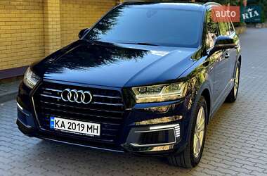 Внедорожник / Кроссовер Audi Q7 2016 в 
