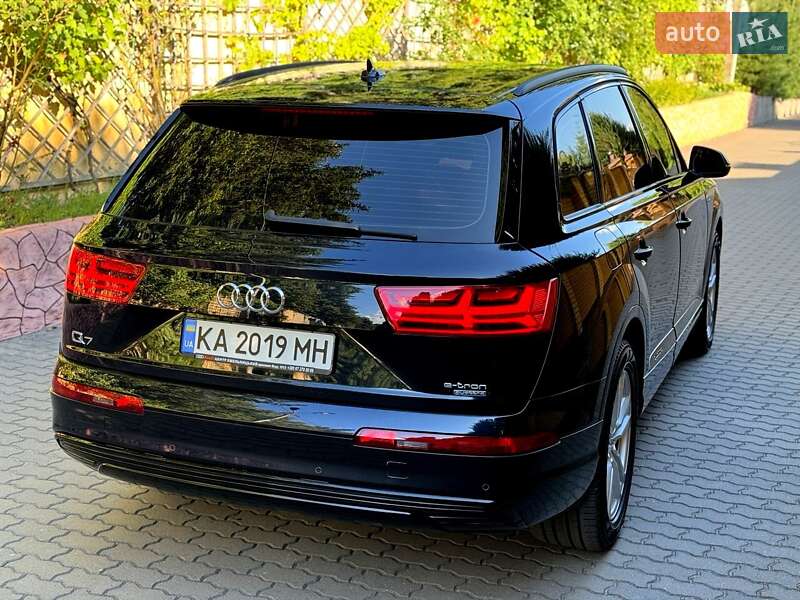 Внедорожник / Кроссовер Audi Q7 2016 в Хмельницком