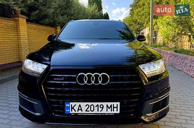 Внедорожник / Кроссовер Audi Q7 2016 в 