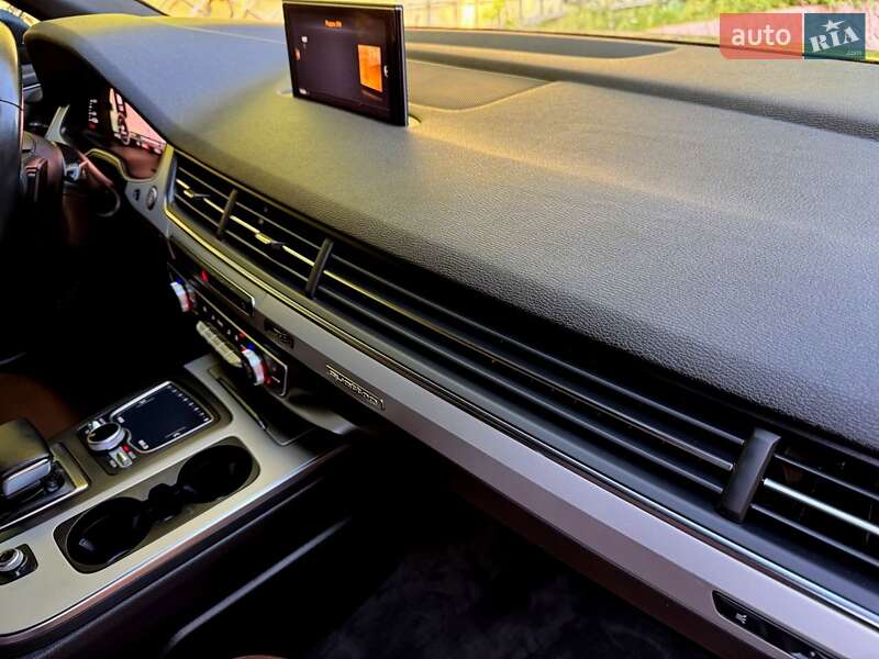 Внедорожник / Кроссовер Audi Q7 2016 в Хмельницком