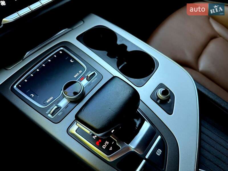 Внедорожник / Кроссовер Audi Q7 2016 в Хмельницком