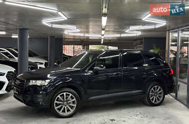 Позашляховик / Кросовер Audi Q7 2016 в 