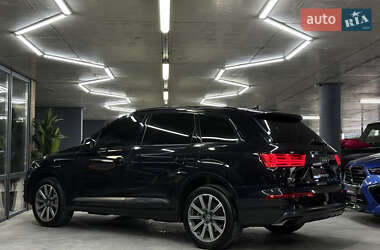 Позашляховик / Кросовер Audi Q7 2016 в 