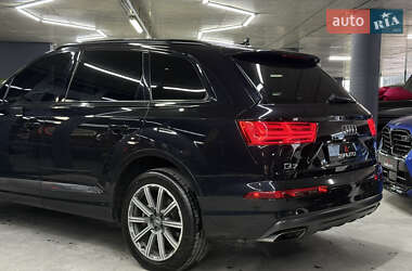 Позашляховик / Кросовер Audi Q7 2016 в 