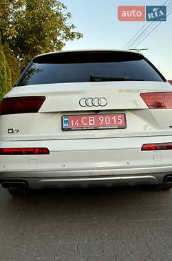 Внедорожник / Кроссовер Audi Q7 2017 в 