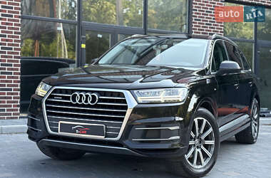 Внедорожник / Кроссовер Audi Q7 2015 в 