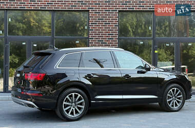 Внедорожник / Кроссовер Audi Q7 2015 в 