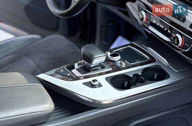 Внедорожник / Кроссовер Audi Q7 2015 в 