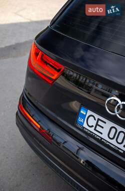 Внедорожник / Кроссовер Audi Q7 2016 в 