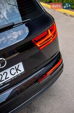 Внедорожник / Кроссовер Audi Q7 2016 в 