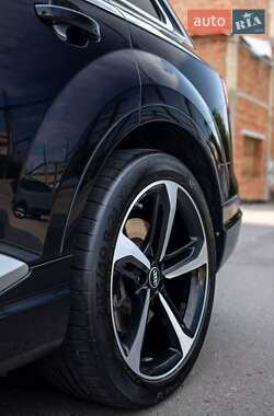Внедорожник / Кроссовер Audi Q7 2016 в 
