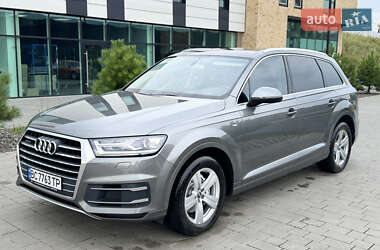 Внедорожник / Кроссовер Audi Q7 2015 в 