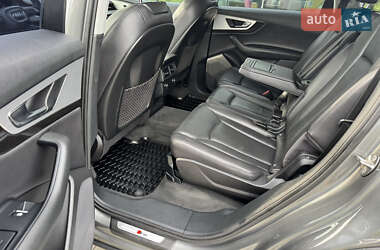 Внедорожник / Кроссовер Audi Q7 2015 в 