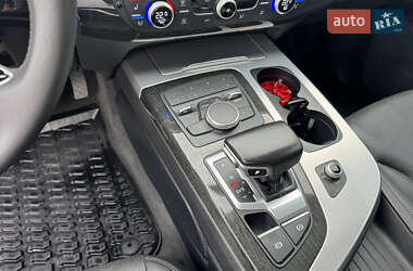 Внедорожник / Кроссовер Audi Q7 2015 в 