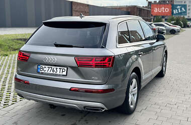 Внедорожник / Кроссовер Audi Q7 2015 в 