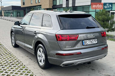 Внедорожник / Кроссовер Audi Q7 2015 в 