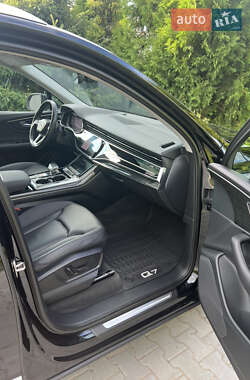 Внедорожник / Кроссовер Audi Q7 2020 в 