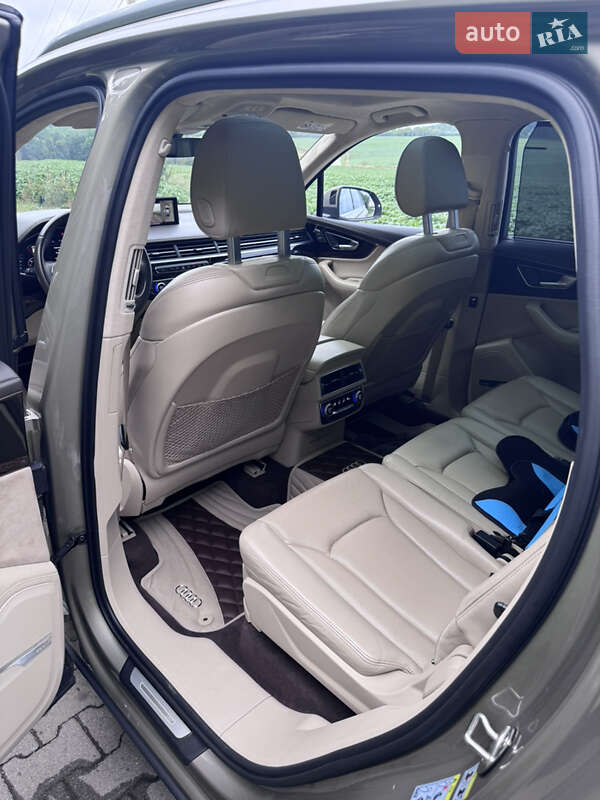 Внедорожник / Кроссовер Audi Q7 2017 в Черновцах