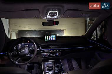 Внедорожник / Кроссовер Audi Q7 2017 в 