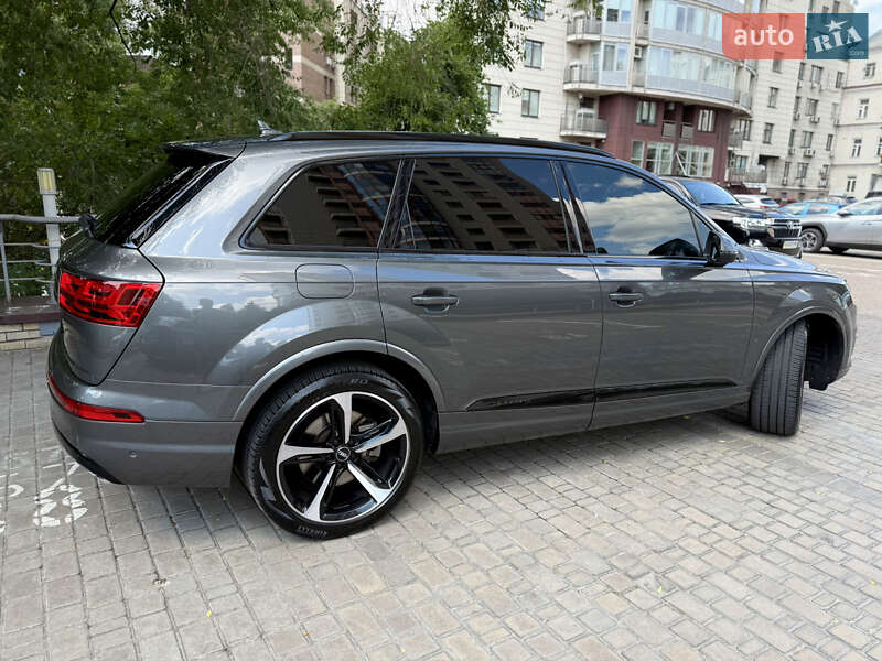 Внедорожник / Кроссовер Audi Q7 2018 в Киеве