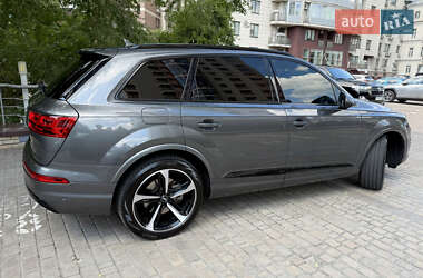 Внедорожник / Кроссовер Audi Q7 2018 в 