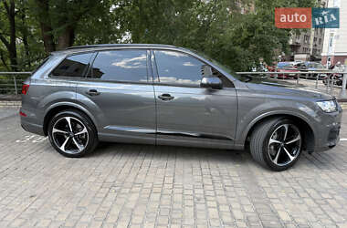 Внедорожник / Кроссовер Audi Q7 2018 в 