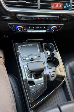 Внедорожник / Кроссовер Audi Q7 2018 в 