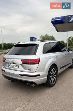 Внедорожник / Кроссовер Audi Q7 2017 в 