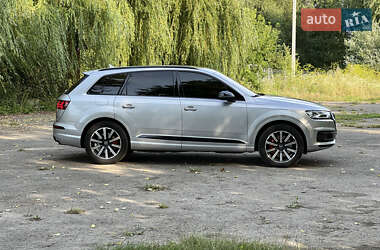 Внедорожник / Кроссовер Audi Q7 2017 в 