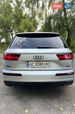 Внедорожник / Кроссовер Audi Q7 2017 в 