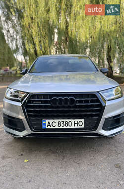 Внедорожник / Кроссовер Audi Q7 2017 в 