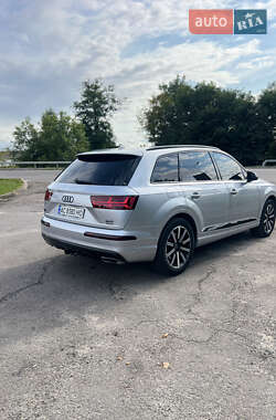 Внедорожник / Кроссовер Audi Q7 2017 в 