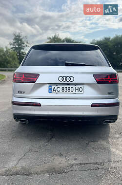 Внедорожник / Кроссовер Audi Q7 2017 в 