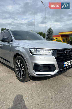 Внедорожник / Кроссовер Audi Q7 2017 в 
