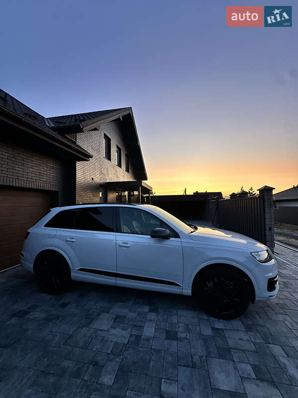 Внедорожник / Кроссовер Audi Q7 2017 в Луцке