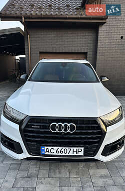 Внедорожник / Кроссовер Audi Q7 2017 в 
