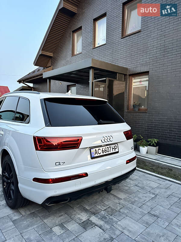 Внедорожник / Кроссовер Audi Q7 2017 в Луцке
