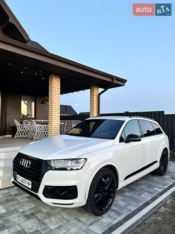 Внедорожник / Кроссовер Audi Q7 2017 в Луцке