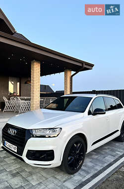 Внедорожник / Кроссовер Audi Q7 2017 в 