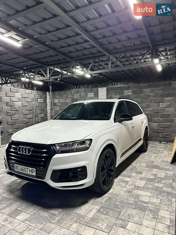 Внедорожник / Кроссовер Audi Q7 2017 в Луцке