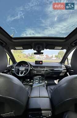 Внедорожник / Кроссовер Audi Q7 2016 в 