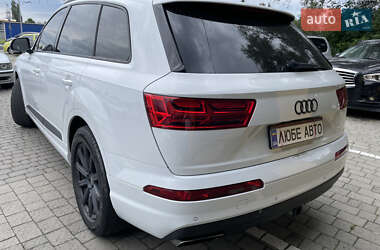 Внедорожник / Кроссовер Audi Q7 2016 в 