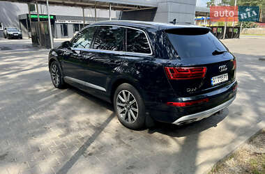 Внедорожник / Кроссовер Audi Q7 2016 в 